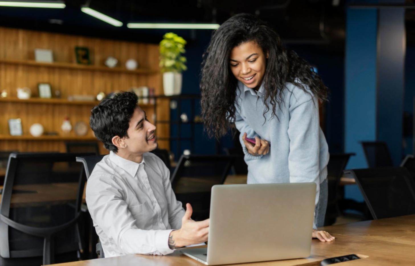 Sessione di revisione progetti con feedback personalizzati